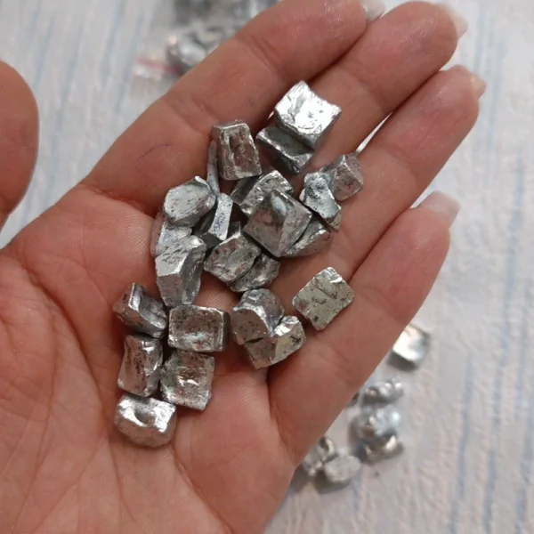 کریستال رنگی درشت نقره ای